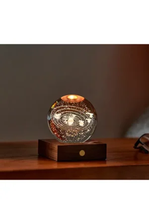Offre Exclusive Lampe boule système solaire 3D en cristal et noyer h12cm
