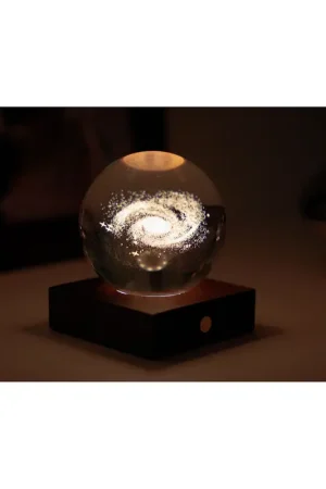 Marque Lampe boule galaxie 3D en cristal et noyer h12cm