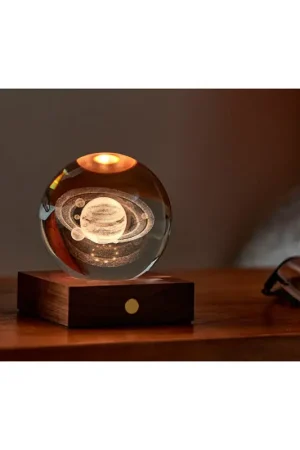 Lampe boule saturne 3D en cristal et noyer h12cm Prix Bas