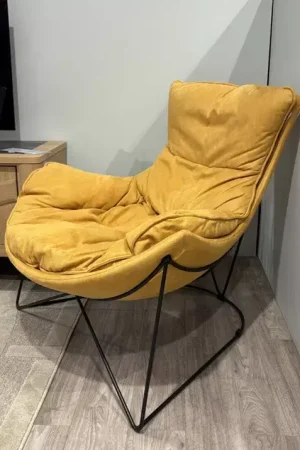 FAUTEUIL EN TISSU PIED METAL EN TRIANGLE Promotion Saisonnière